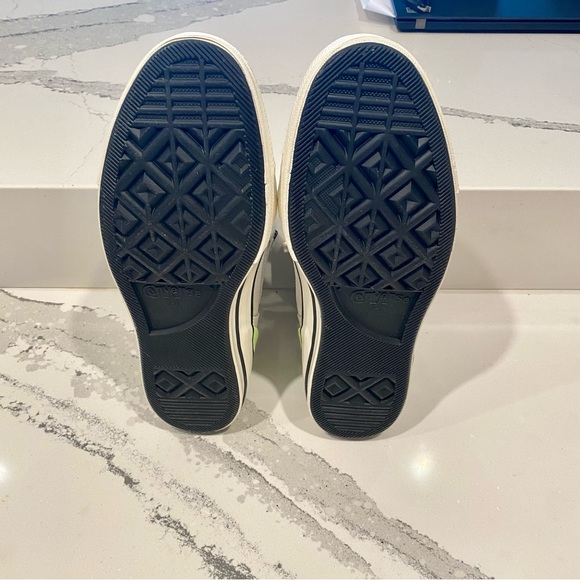 Brand New Converse Hightop, Mens 9.5. - Picture 5 of 5